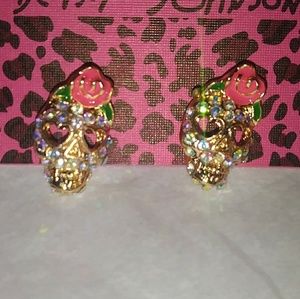 ***Clearance*** Inspired bling skull earrings